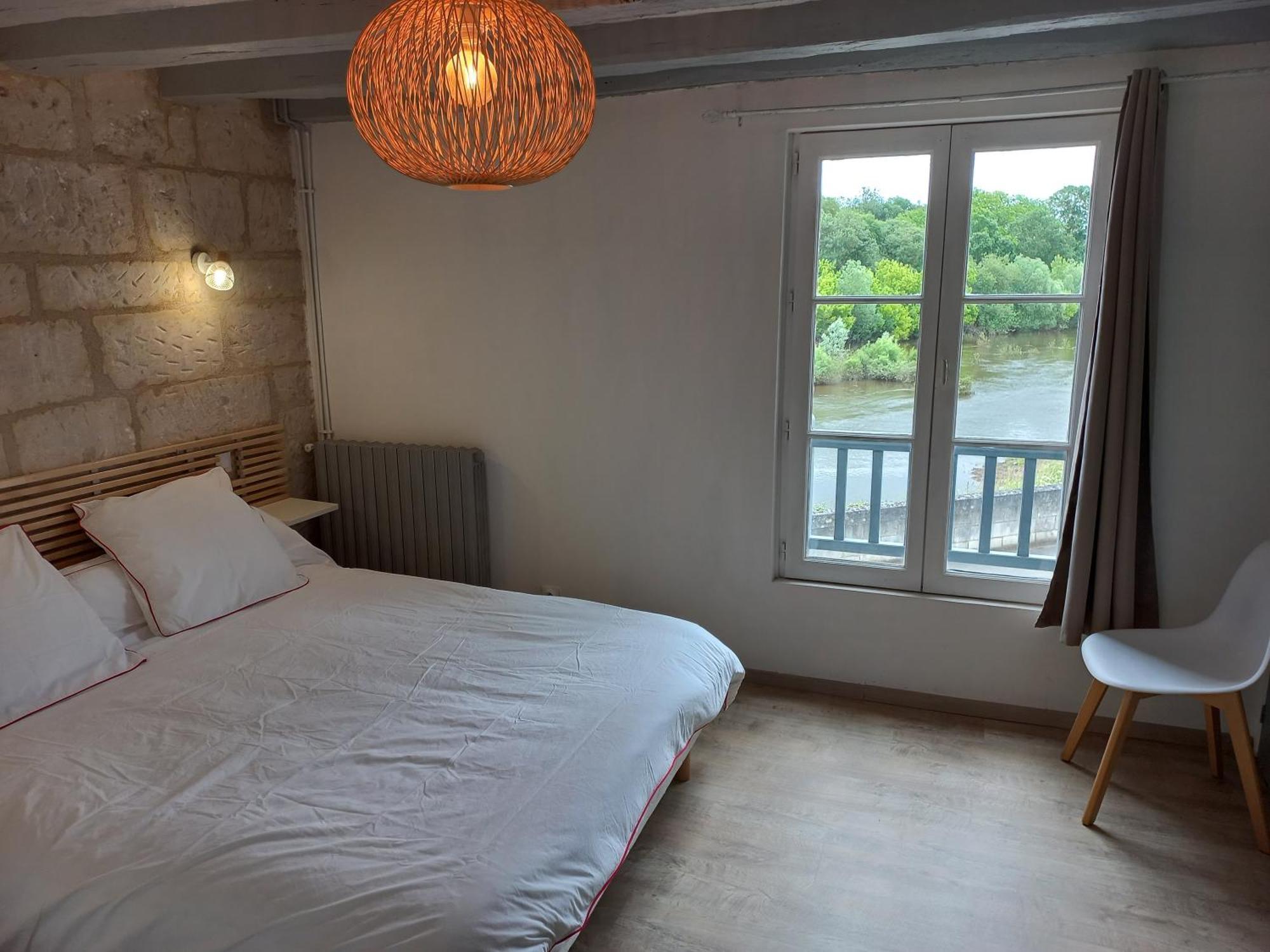 Agreable Maison De Ville Au Coeur De Chinon Dış mekan fotoğraf